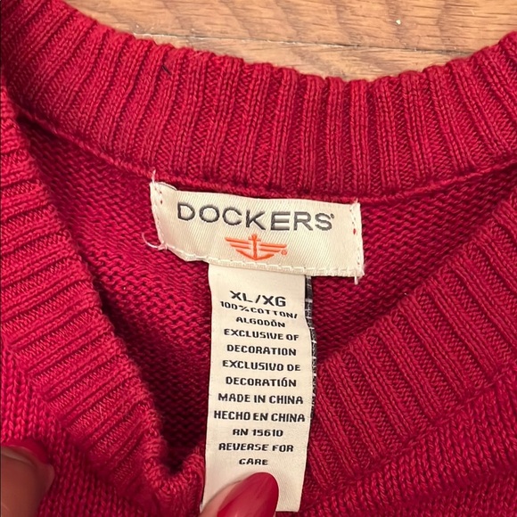 Men’s Dockers Red Sweater with holiday bear & snowflake Design. Size XL - Picture 2 of 3